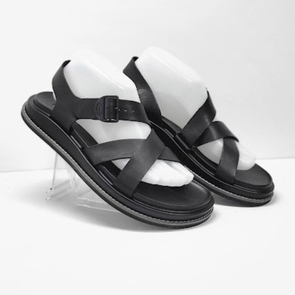 CHACO WOMEN'S  townes straps black  leather sandals  Size 9 NEW